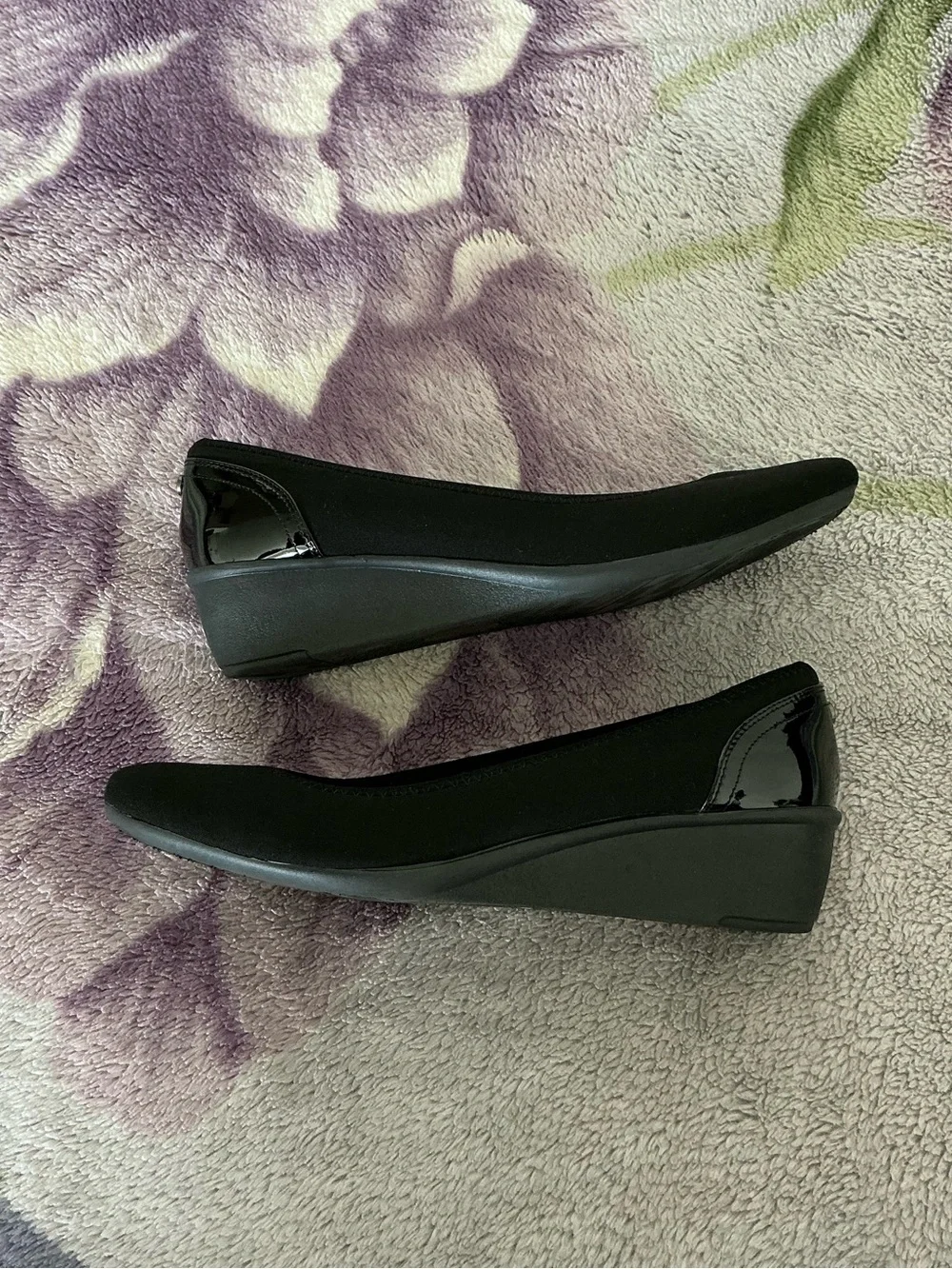 Anne Klein Women’s Wisher Flexible Sporty Wedge Pumps